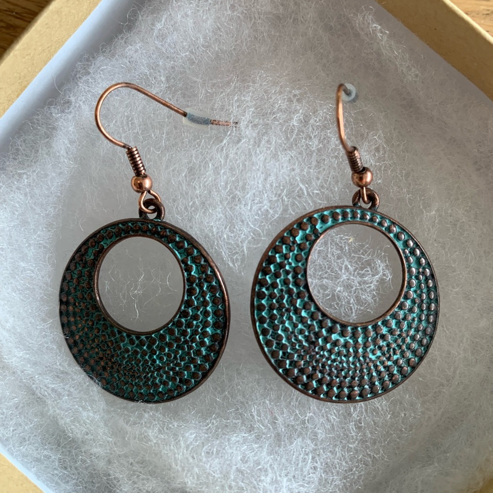 Pierced Earrings Round Turquoise Pounded Metal Women’s Preloved